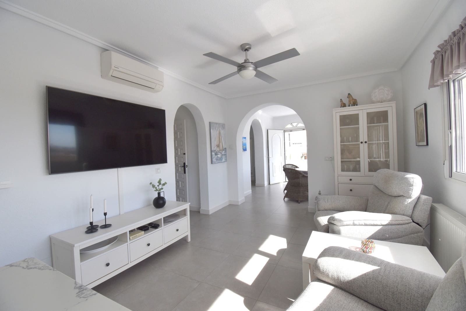 3 soverom Villa til salgs i Villamartin med svømmebasseng garasje - € 449 999 (Ref: 10176869)