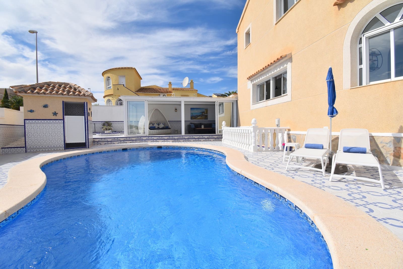 3 soverom Villa til salgs i Villamartin med svømmebasseng garasje - € 449 999 (Ref: 10176869)