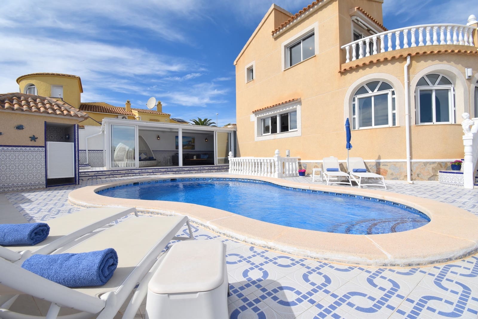 3 soverom Villa til salgs i Villamartin med svømmebasseng garasje - € 449 999 (Ref: 10176869)