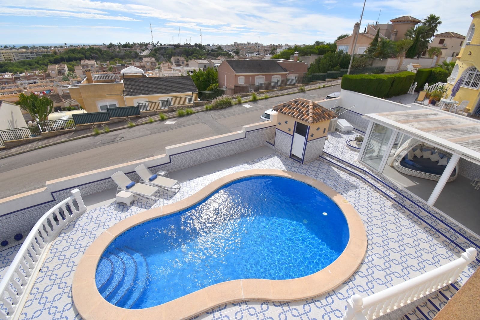 3 soverom Villa til salgs i Villamartin med svømmebasseng garasje - € 449 999 (Ref: 10176869)