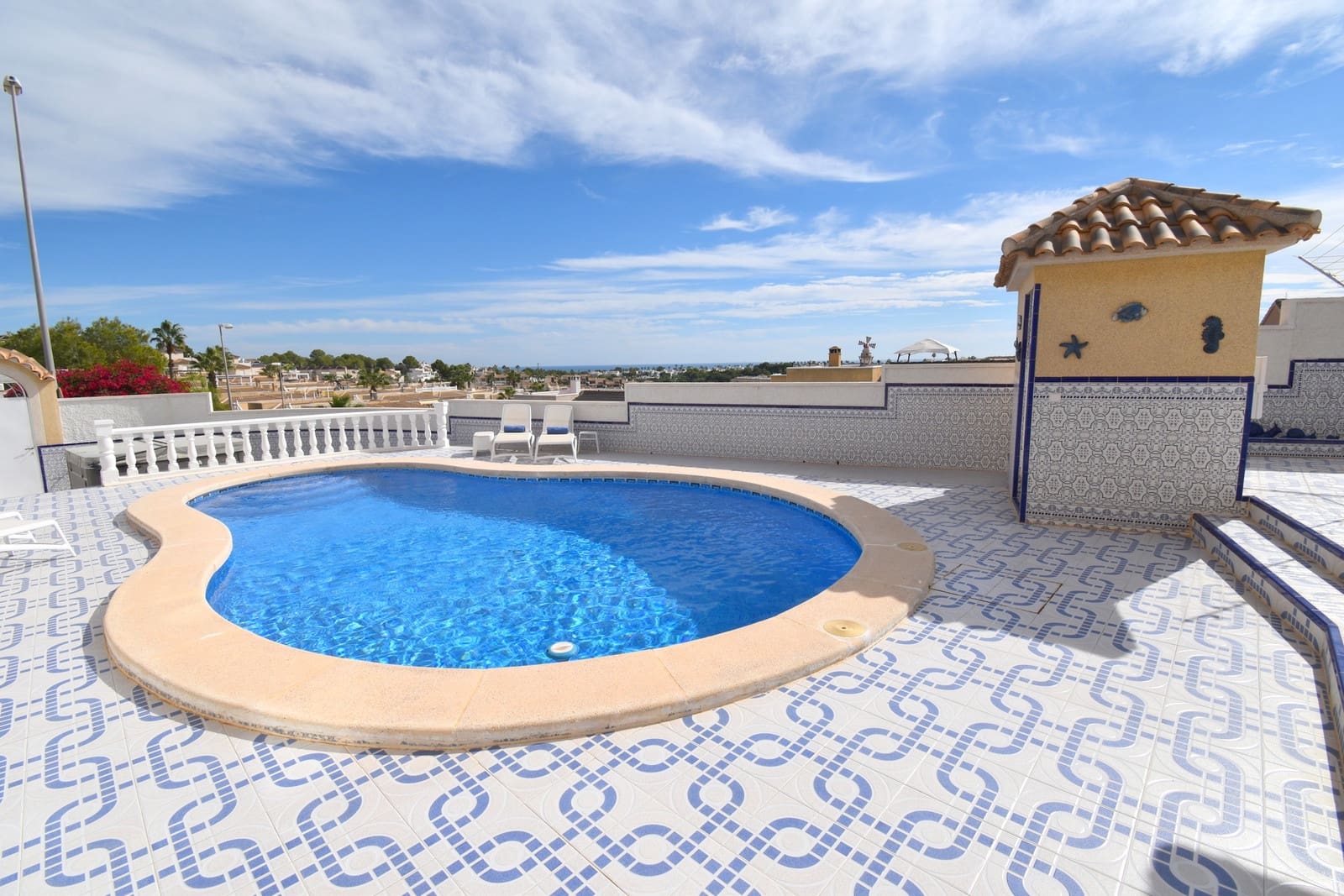 3 soverom Villa til salgs i Villamartin med svømmebasseng garasje - € 449 999 (Ref: 10176869)