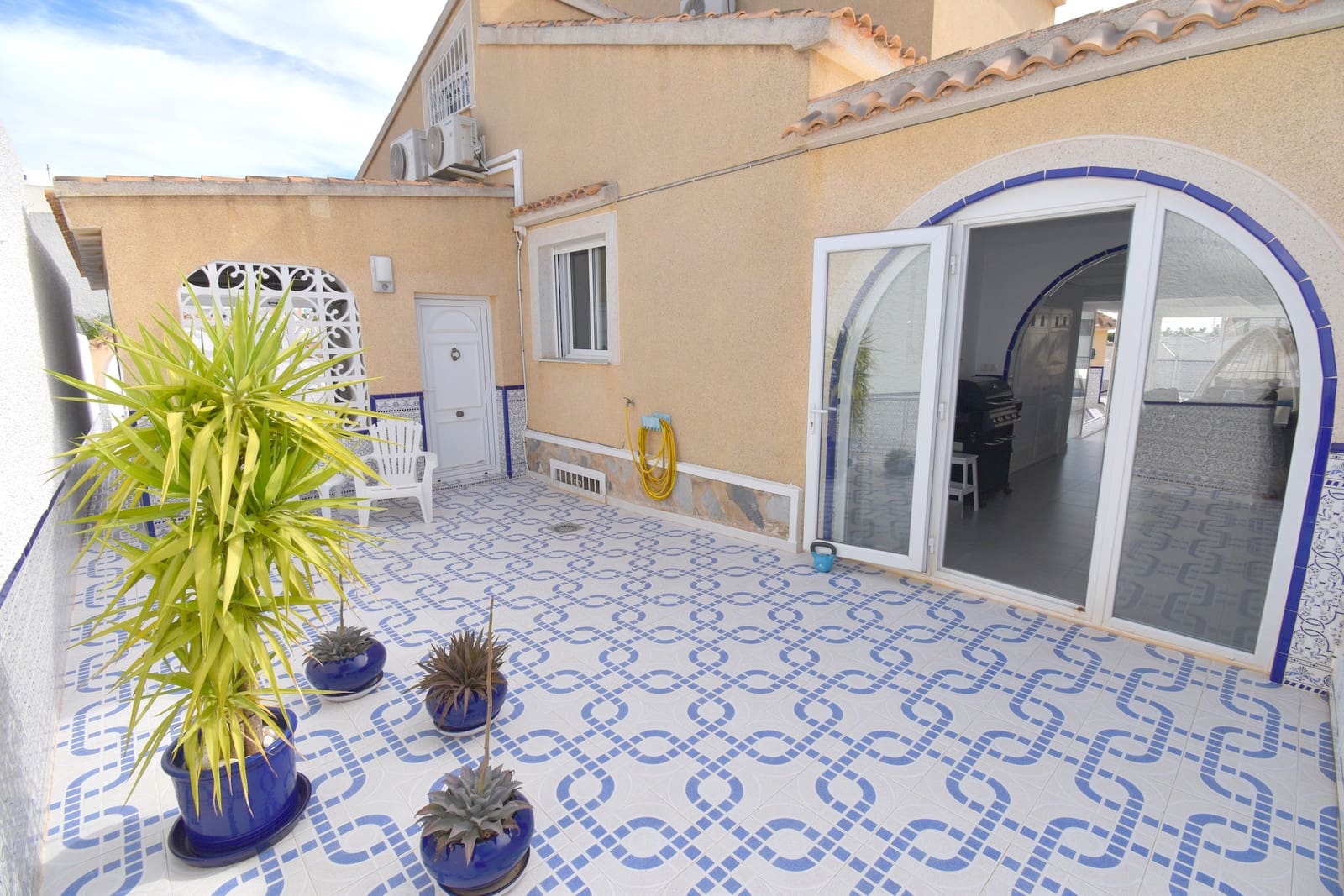 3 soverom Villa til salgs i Villamartin med svømmebasseng garasje - € 449 999 (Ref: 10176869)