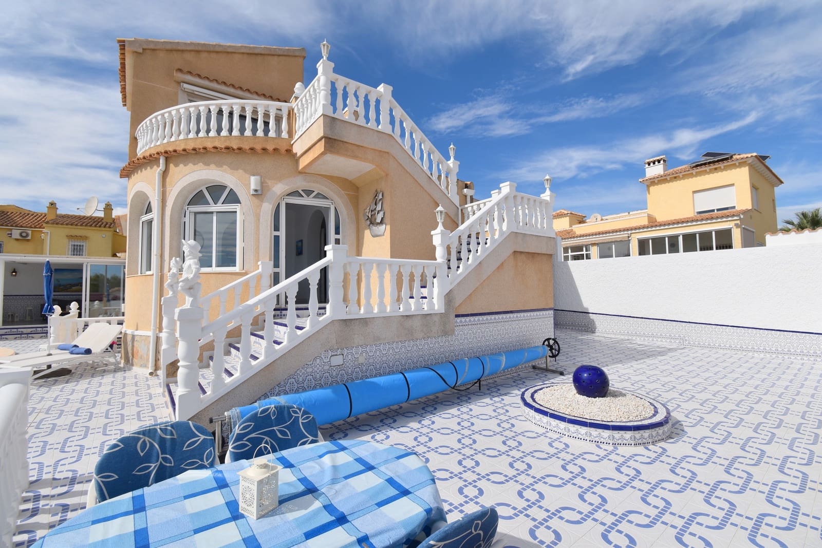 3 soverom Villa til salgs i Villamartin med svømmebasseng garasje - € 449 999 (Ref: 10176869)