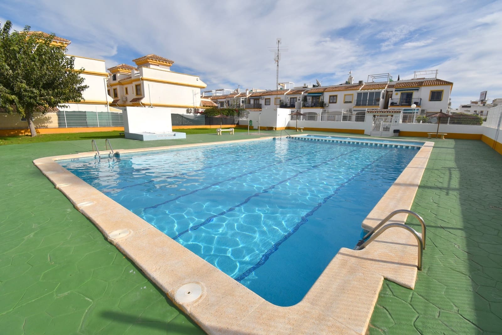 3 sypialnia Dom na sprzedaż w Torrevieja z basenem garażem - 158 000 € (Ref: 10176872)