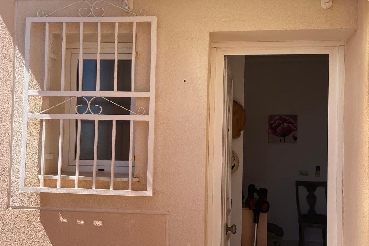 4 Zimmer Villa zu verkaufen in La Zenia mit Pool - 570.000 € (Ref: 9231793)