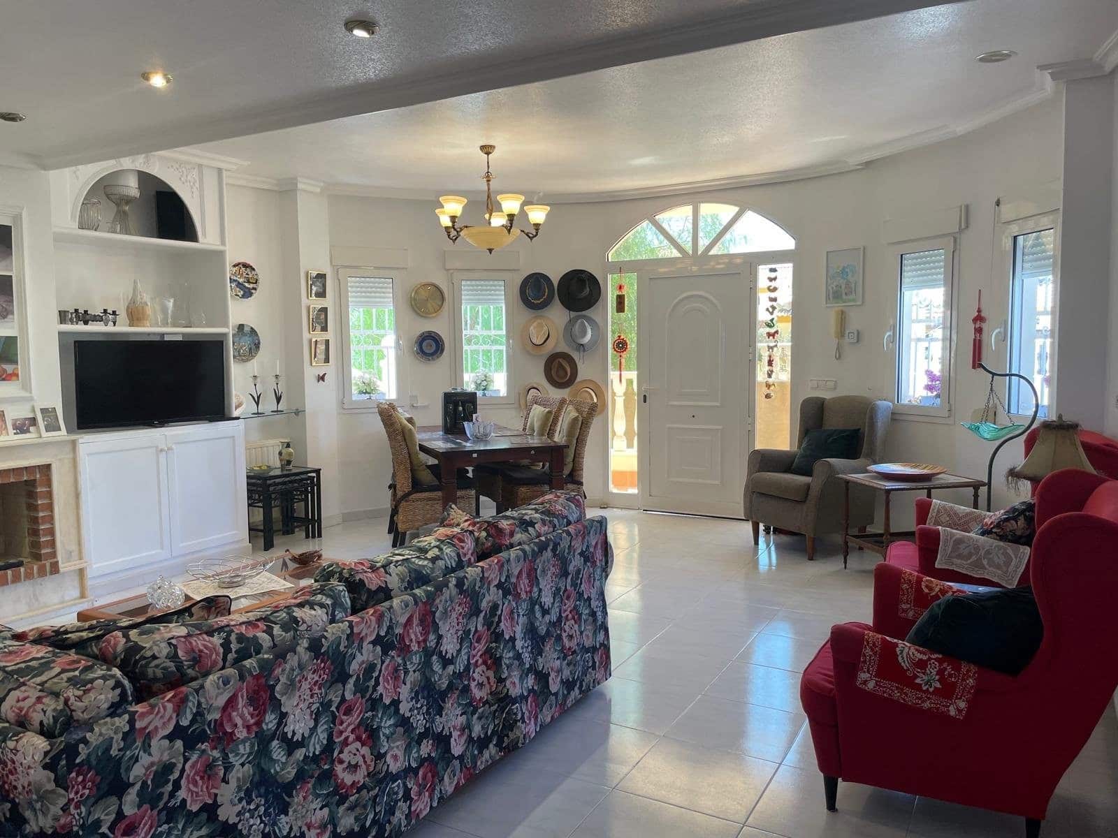 4 Zimmer Villa zu verkaufen in La Zenia mit Pool - 570.000 € (Ref: 9231793)