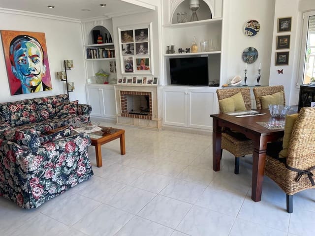 4 bedroom Villa for sale in La Zenia, Orihuela with pool - € 570,000 (Ref: 9231793)