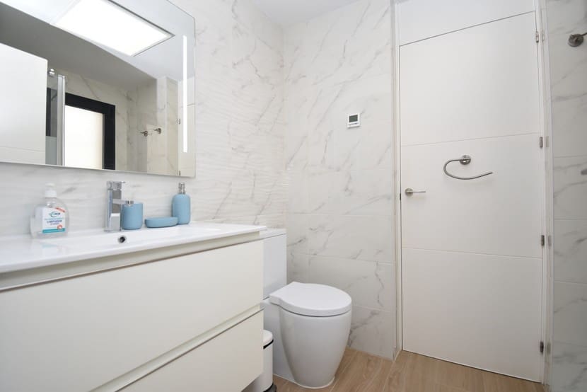 2 slaapkamer Appartement te koop in Villamartin met zwembad - € 249.950 (Ref: 9270234)