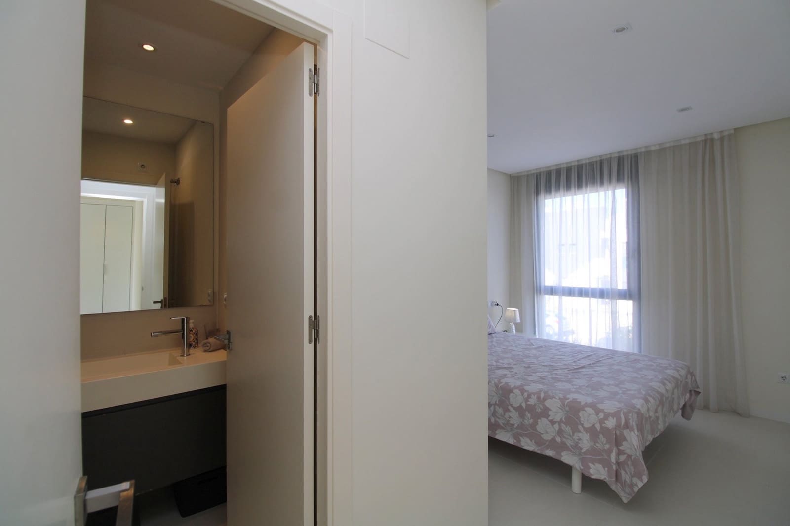 2 slaapkamer Penthouse te koop in Punta Prima met zwembad - € 349.995 (Ref: 9283010)