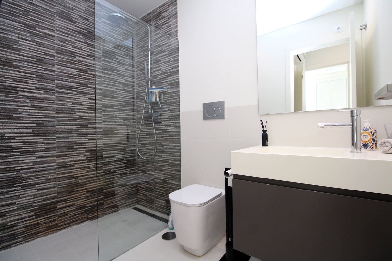 2 slaapkamer Penthouse te koop in Punta Prima met zwembad - € 349.995 (Ref: 9283010)