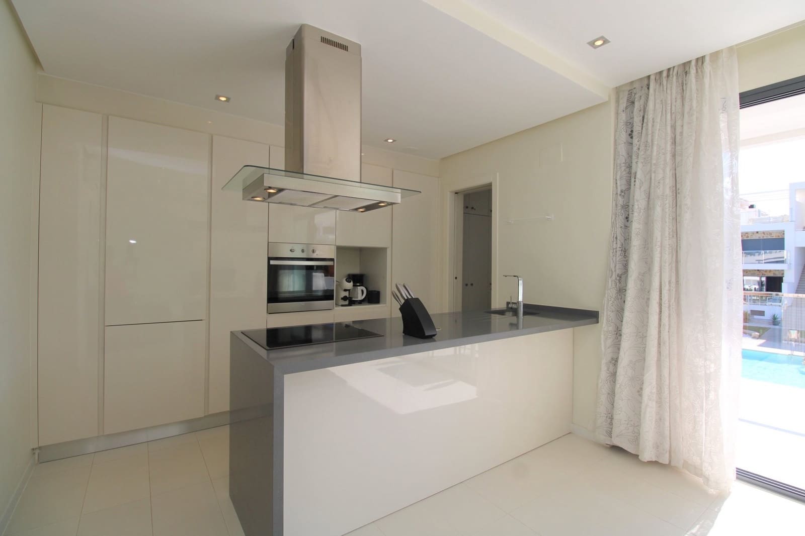 2 slaapkamer Penthouse te koop in Punta Prima met zwembad - € 349.995 (Ref: 9283010)