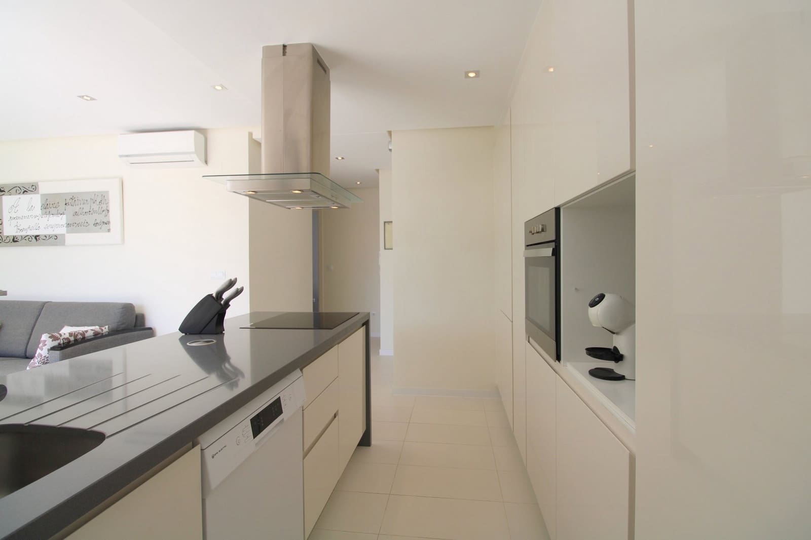 2 slaapkamer Penthouse te koop in Punta Prima met zwembad - € 349.995 (Ref: 9283010)