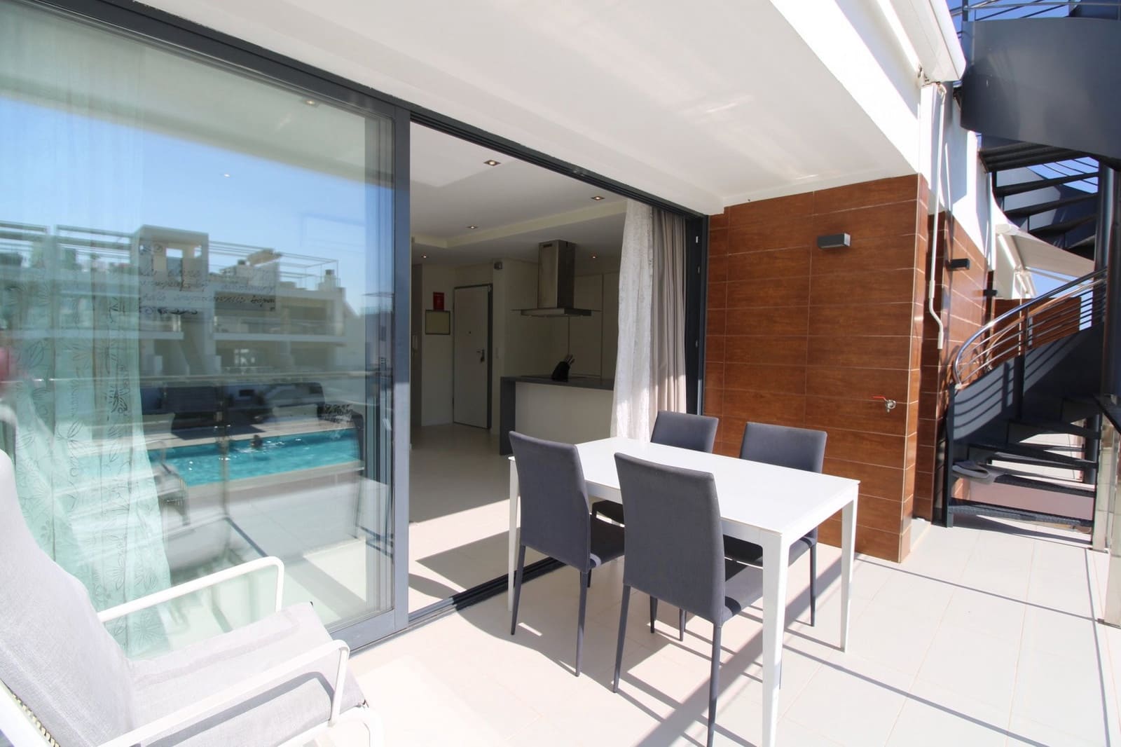 2 slaapkamer Penthouse te koop in Punta Prima met zwembad - € 349.995 (Ref: 9283010)