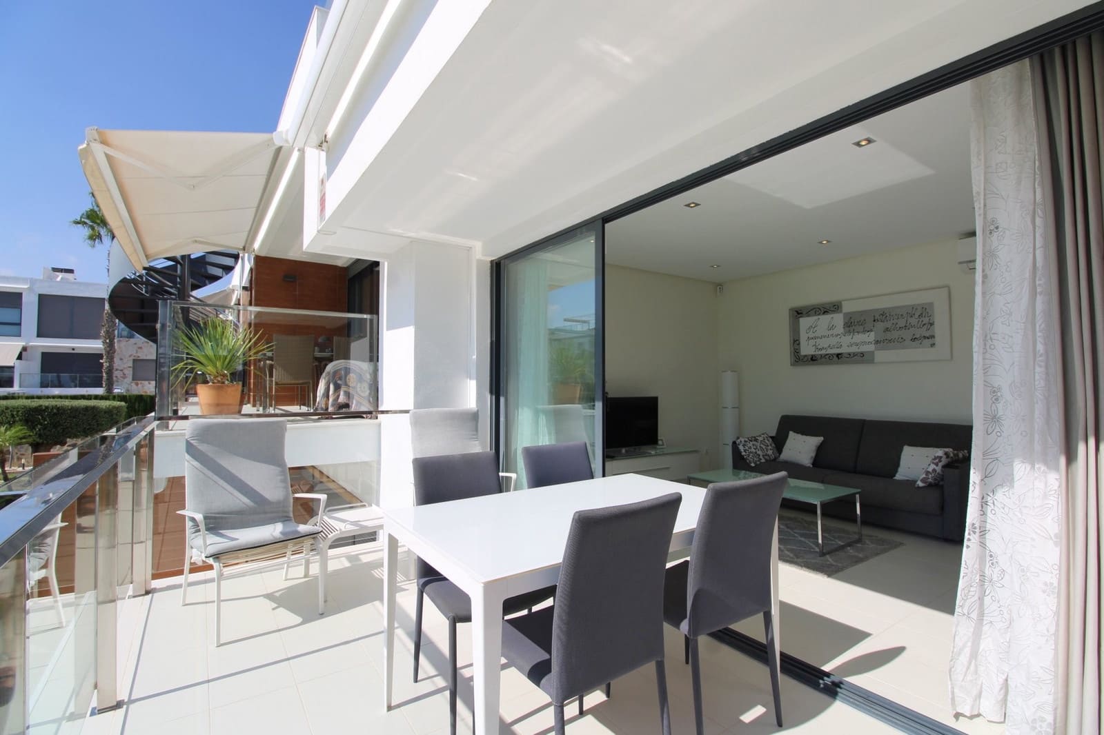 2 slaapkamer Penthouse te koop in Punta Prima met zwembad - € 349.995 (Ref: 9283010)