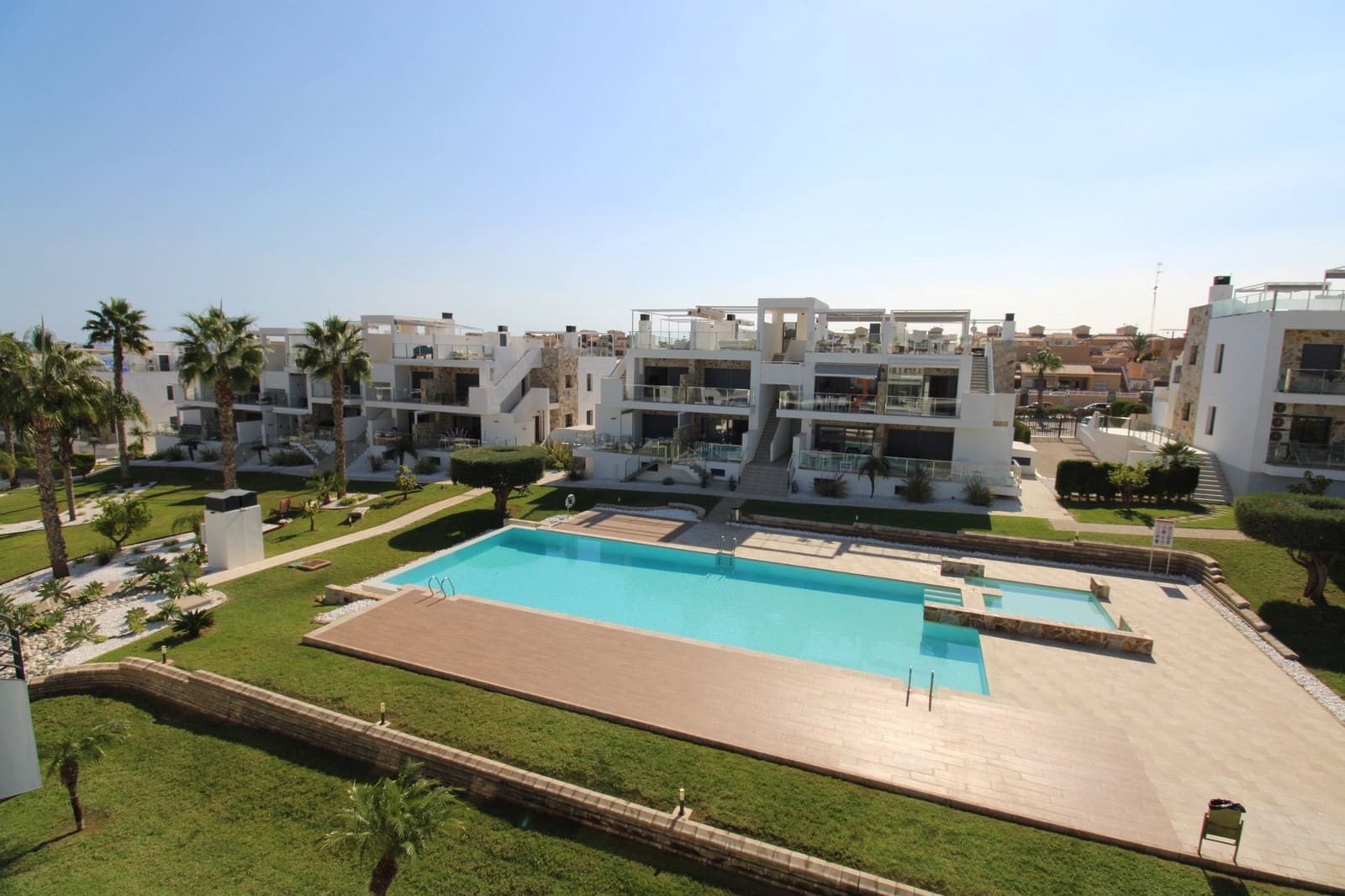 2 slaapkamer Penthouse te koop in Punta Prima met zwembad - € 349.995 (Ref: 9283010)