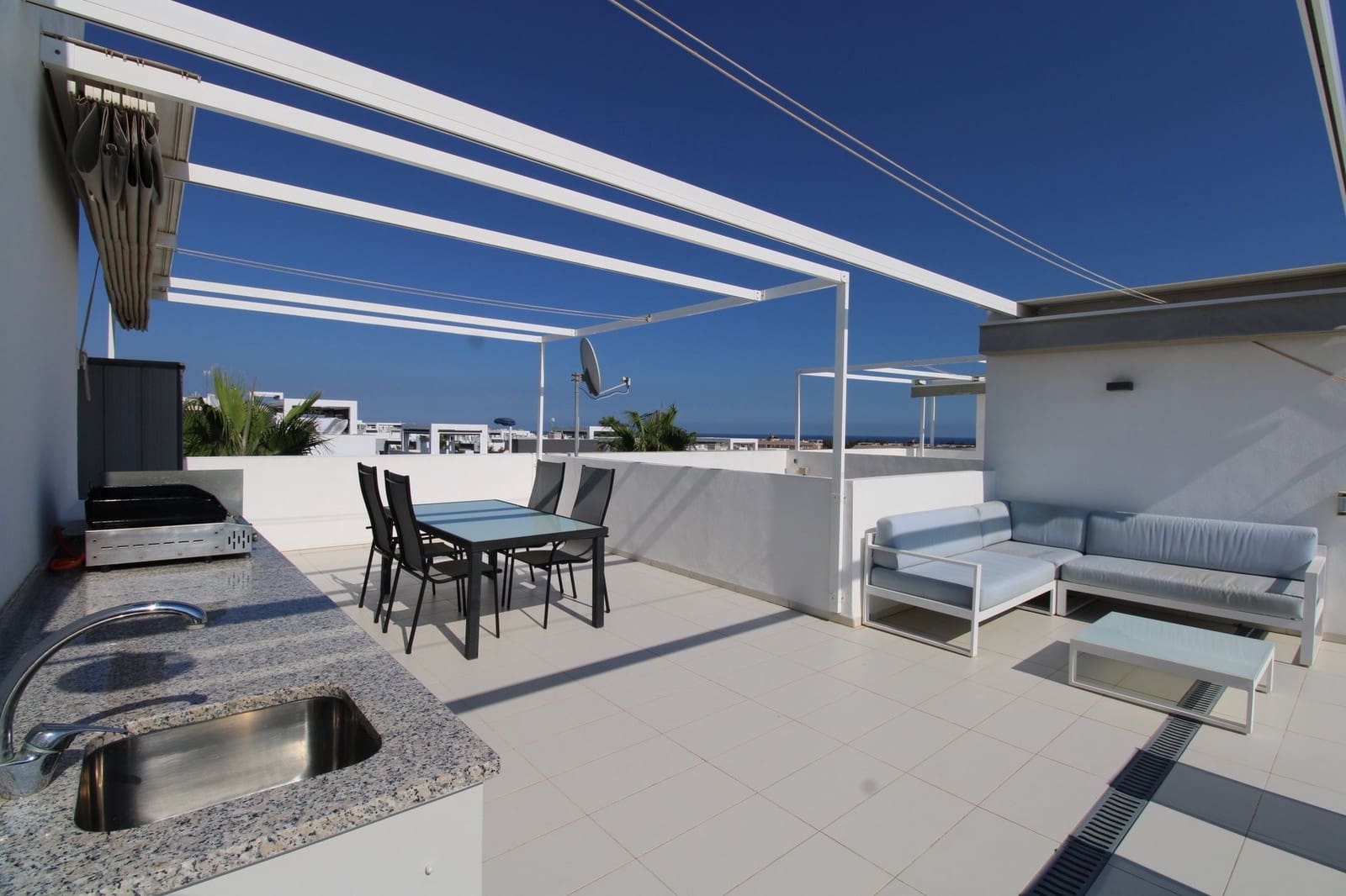 2 slaapkamer Penthouse te koop in Punta Prima met zwembad - € 349.995 (Ref: 9283010)