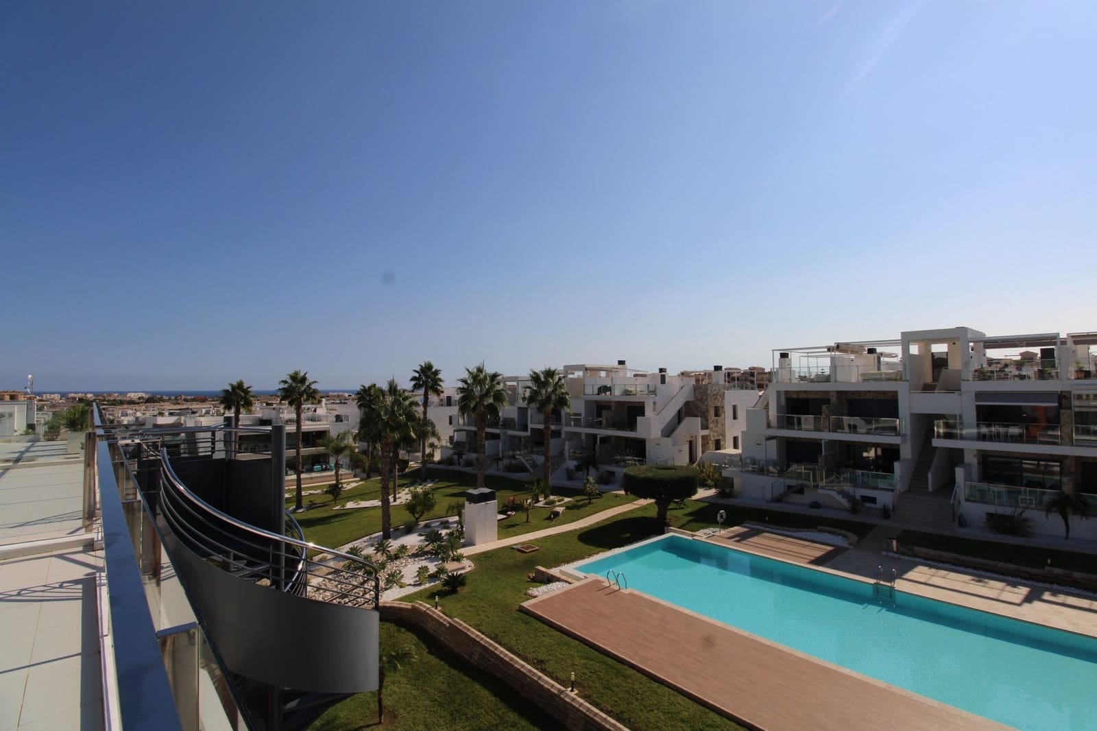 2 slaapkamer Penthouse te koop in Punta Prima met zwembad - € 349.995 (Ref: 9283010)