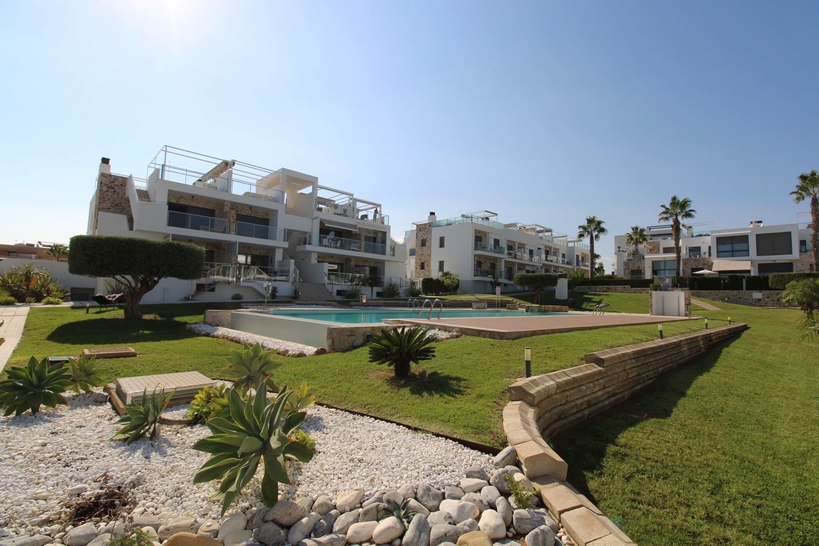 2 slaapkamer Penthouse te koop in Punta Prima met zwembad - € 349.995 (Ref: 9283010)
