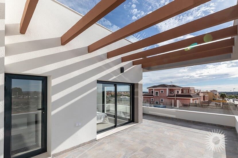 4 slaapkamer Villa te koop in Los Montesinos met zwembad garage - € 669.000 (Ref: 9297567)