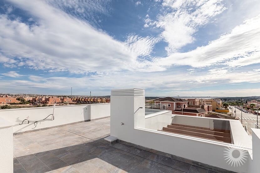 4 slaapkamer Villa te koop in Los Montesinos met zwembad garage - € 669.000 (Ref: 9297567)