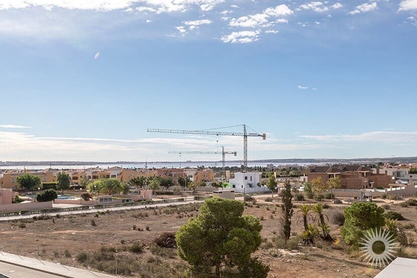 4 slaapkamer Villa te koop in Los Montesinos met zwembad garage - € 669.000 (Ref: 9297567)