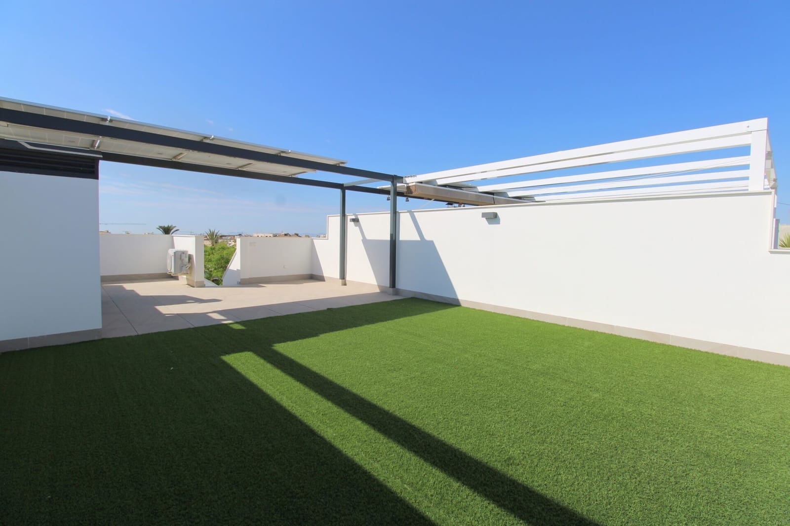 Apartamento de 2 habitaciones en Pilar de la Horadada en venta - 245.000 € (Ref: 9300647)