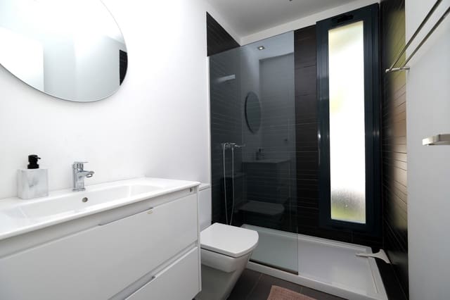 Chalet de 3 habitaciones en Villamartin, Orihuela en venta con piscina - 339.900 € (Ref: 9304917)