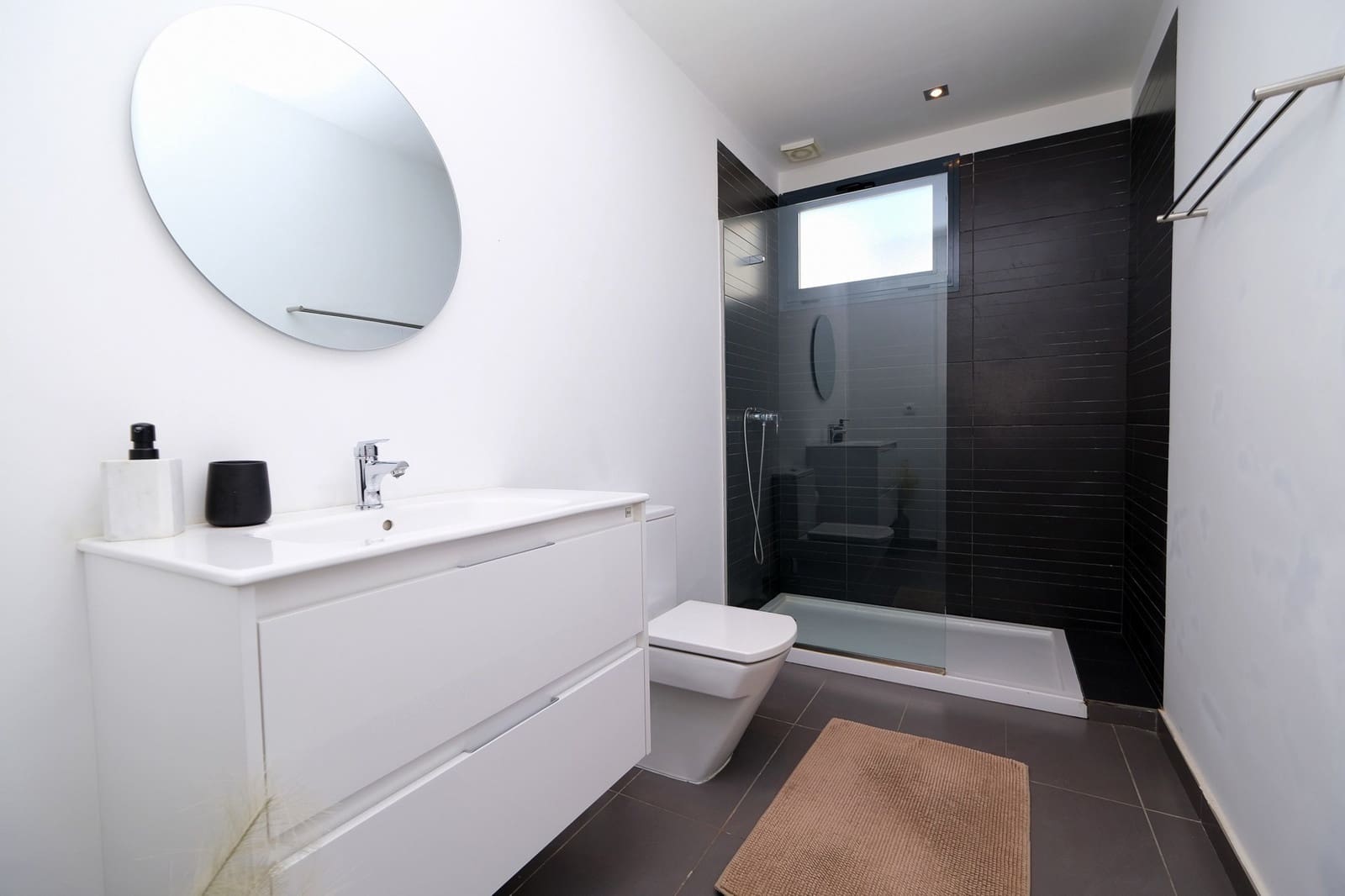 3 bedroom Villa for sale in Villamartin with pool - € 339,900 (Ref: 9304917)