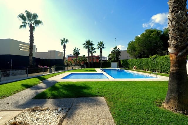 Chalet de 3 habitaciones en Villamartin, Orihuela en venta con piscina - 339.900 € (Ref: 9304917)