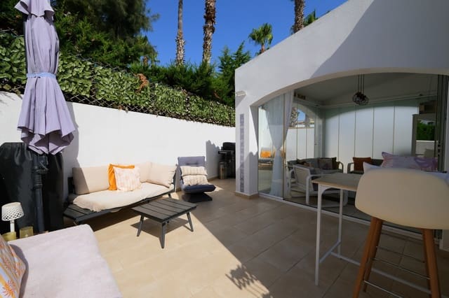 3 makuuhuone Huvila myytävänä paikassa Villamartin, Orihuela mukana uima-altaan 
autotalli - 424 900 € (Ref: 9304918)