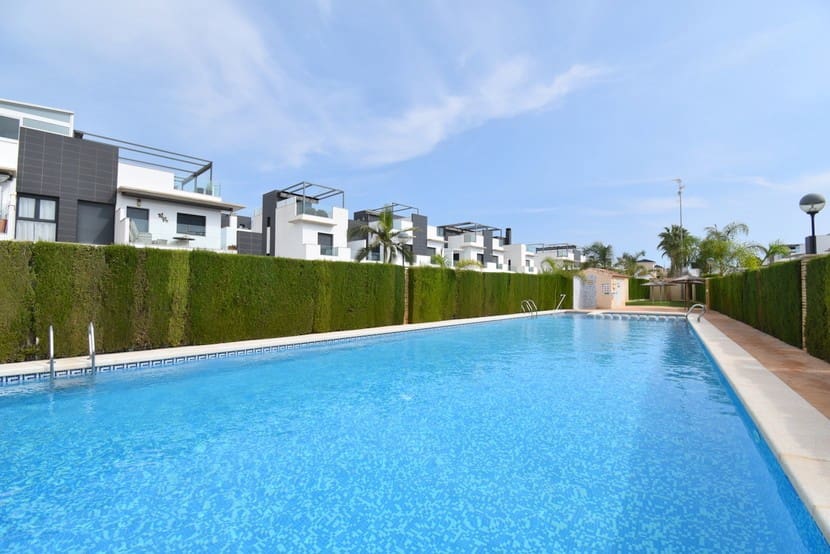 3 sovrum Hus till salu i Torre de la Horadada med pool - 425 000 € (Ref: 9304922)