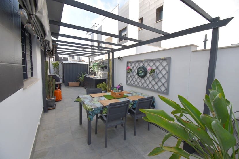 3 sovrum Hus till salu i Torre de la Horadada med pool - 425 000 € (Ref: 9304922)