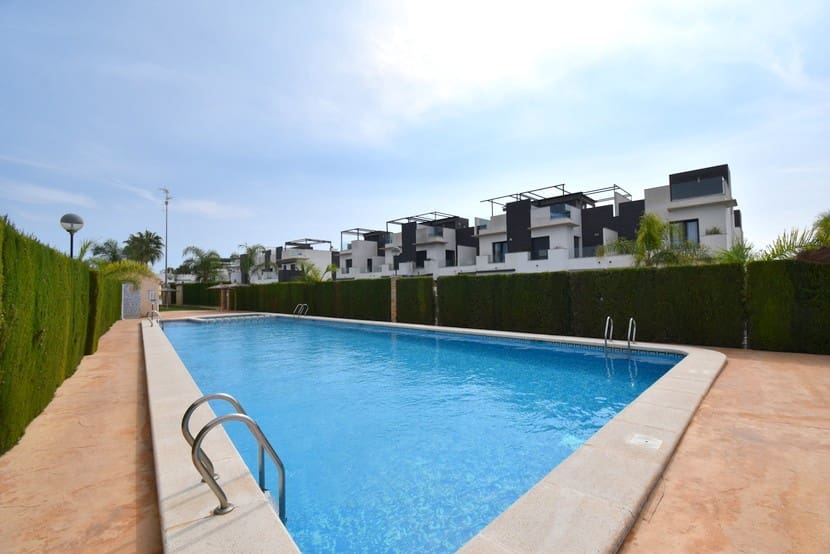 3 sovrum Hus till salu i Torre de la Horadada med pool - 425 000 € (Ref: 9304922)