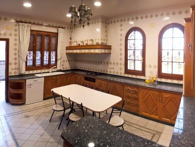 5 quarto Moradia para venda em Villamartin, Orihuela com piscina - 3 200 000 € (Ref: 9304923)