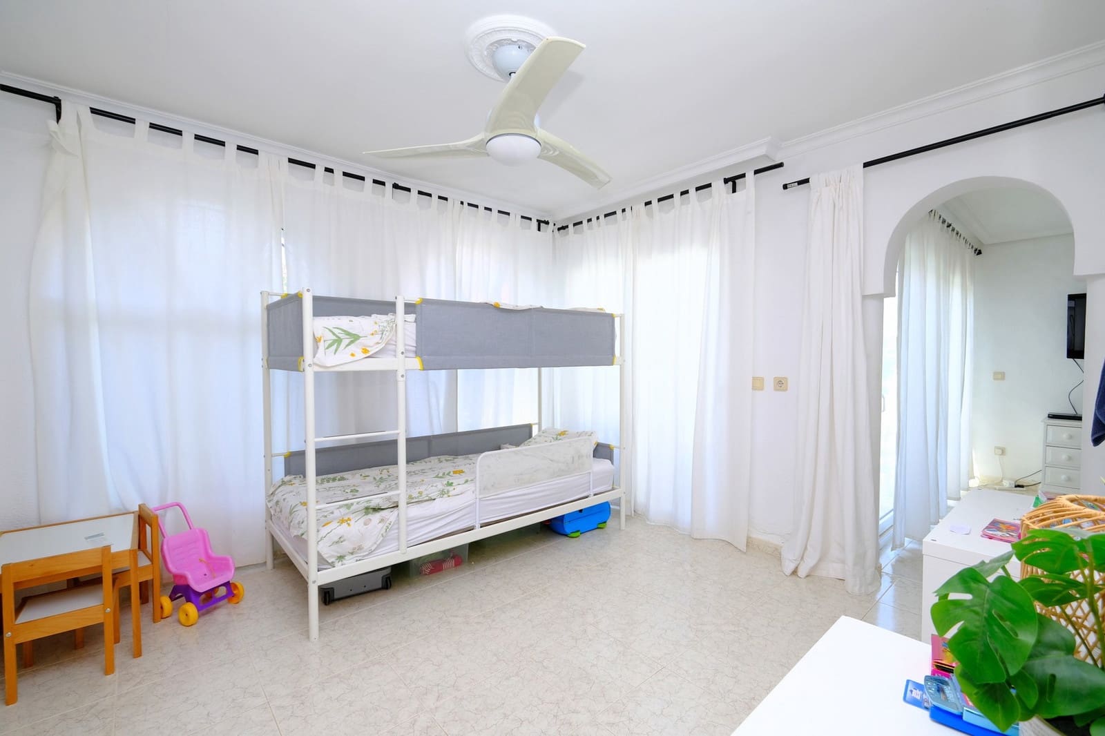 4 Zimmer Villa zu verkaufen in Torrevieja mit Pool - 425.000 € (Ref: 9304924)