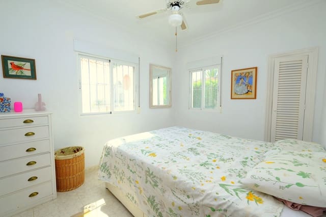 4 Zimmer Villa zu verkaufen in Torrevieja mit Pool - 425.000 € (Ref: 9304924)