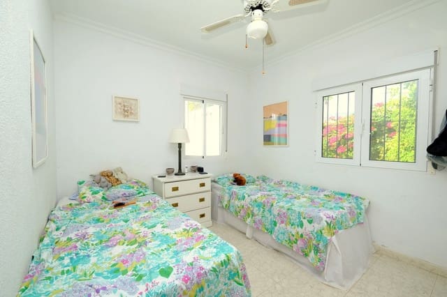 4 Zimmer Villa zu verkaufen in Torrevieja mit Pool - 425.000 € (Ref: 9304924)