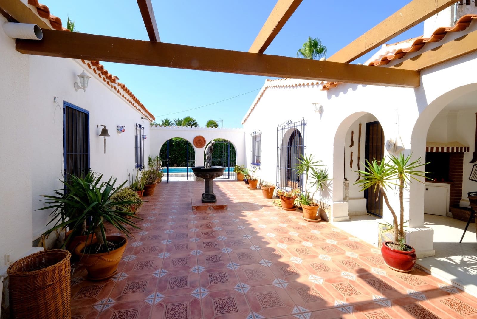 4 Zimmer Villa zu verkaufen in Torrevieja mit Pool - 425.000 € (Ref: 9304924)