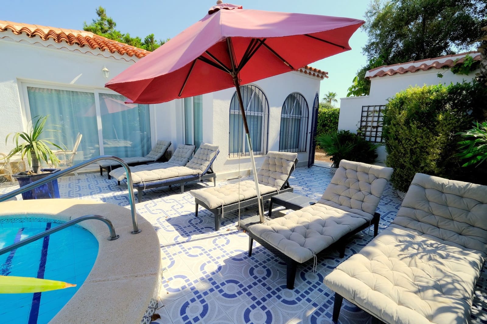 4 Zimmer Villa zu verkaufen in Torrevieja mit Pool - 425.000 € (Ref: 9304924)