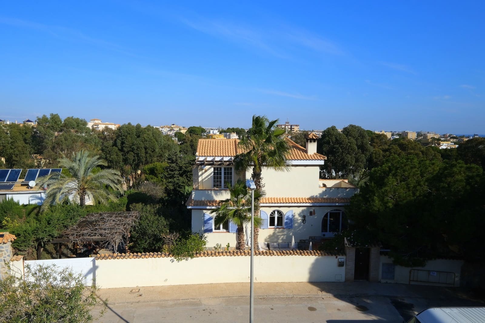 4 slaapkamer Villa te koop in La Zenia met zwembad - € 795.000 (Ref: 9304927)