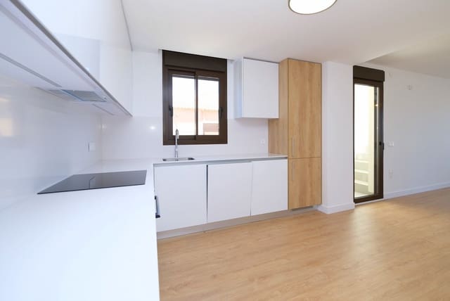 Ático de 2 habitaciones en Villamartin, Orihuela en venta con piscina - 339.900 € (Ref: 9304930)