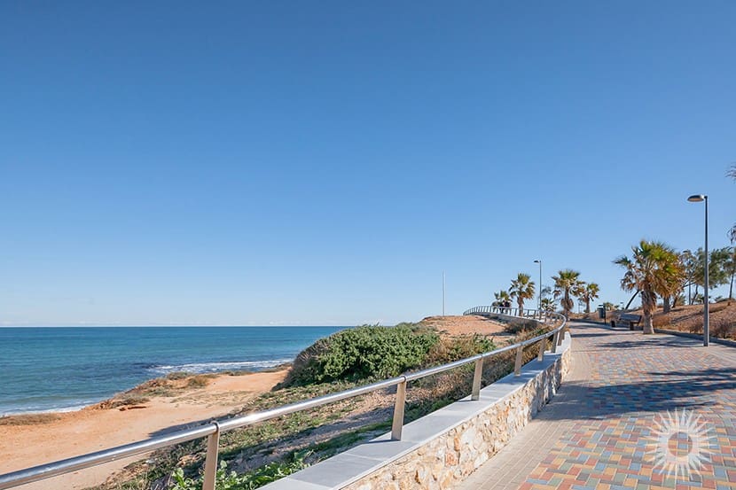 4 quarto Casa em Banda para venda em Torre de la Horadada - 229 000 € (Ref: 9304941)