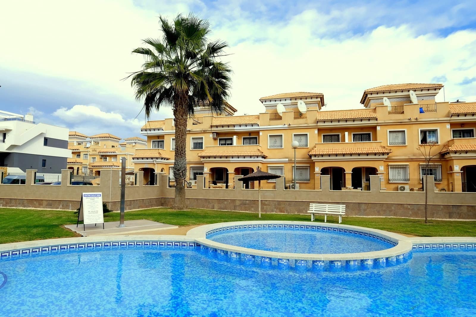 3 sypialnia Dom na sprzedaż w Villamartin z basenem - 164 900 € (Ref: 9304945)