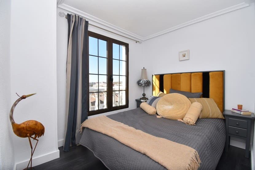 3 slaapkamer Penthouse te koop in Punta Prima met zwembad - € 269.000 (Ref: 9304962)