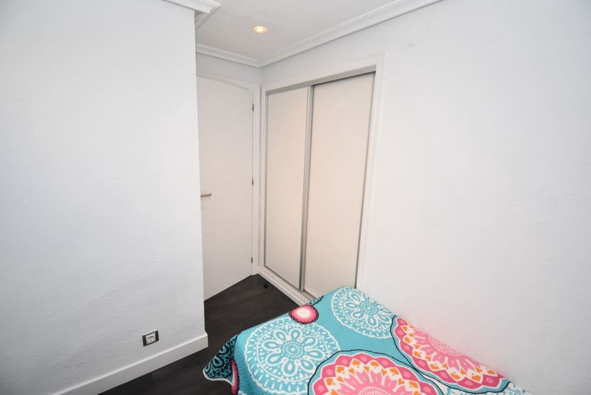 3 slaapkamer Penthouse te koop in Punta Prima met zwembad - € 269.000 (Ref: 9304962)