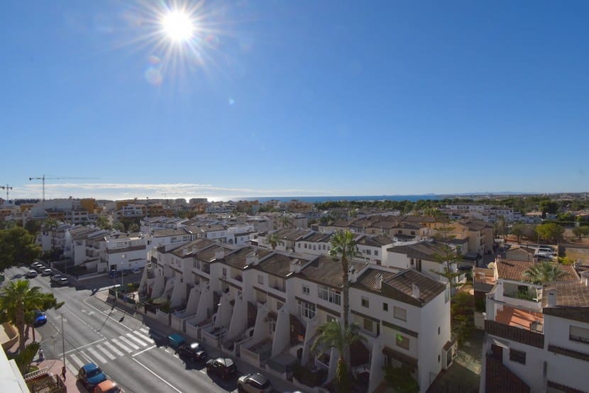 3 slaapkamer Penthouse te koop in Punta Prima met zwembad - € 269.000 (Ref: 9304962)