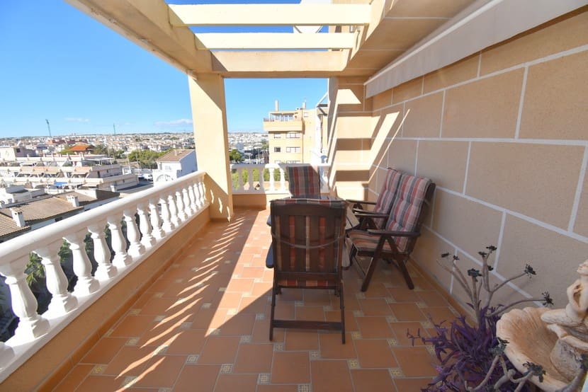 3 slaapkamer Penthouse te koop in Punta Prima met zwembad - € 269.000 (Ref: 9304962)