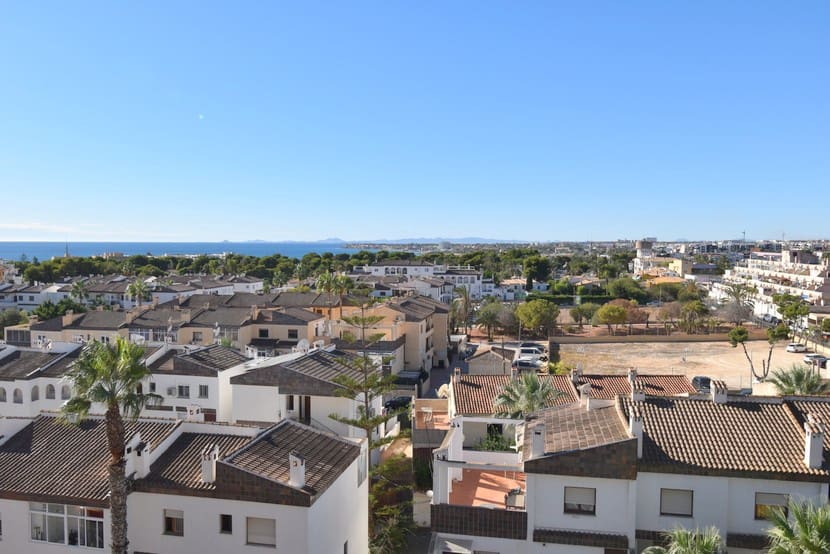 3 slaapkamer Penthouse te koop in Punta Prima met zwembad - € 269.000 (Ref: 9304962)
