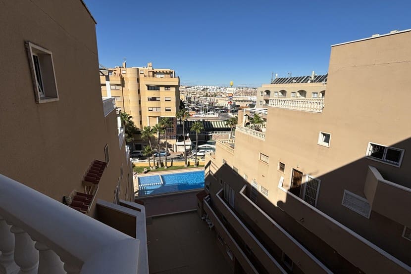 3 slaapkamer Penthouse te koop in Punta Prima met zwembad - € 269.000 (Ref: 9304962)