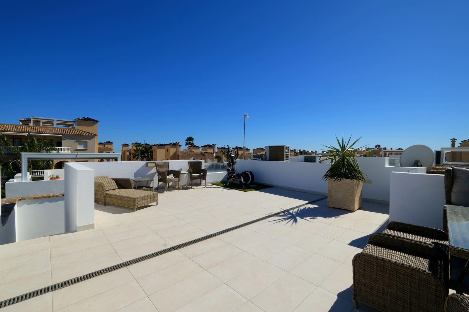 3 bedroom Villa for sale in Cabo Roig with pool - € 359,900 (Ref: 9304965)